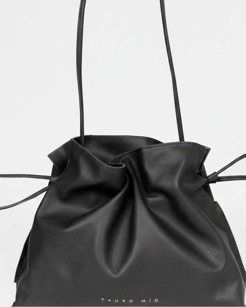 Antonia Slouchy Negro — Close up foto frontal