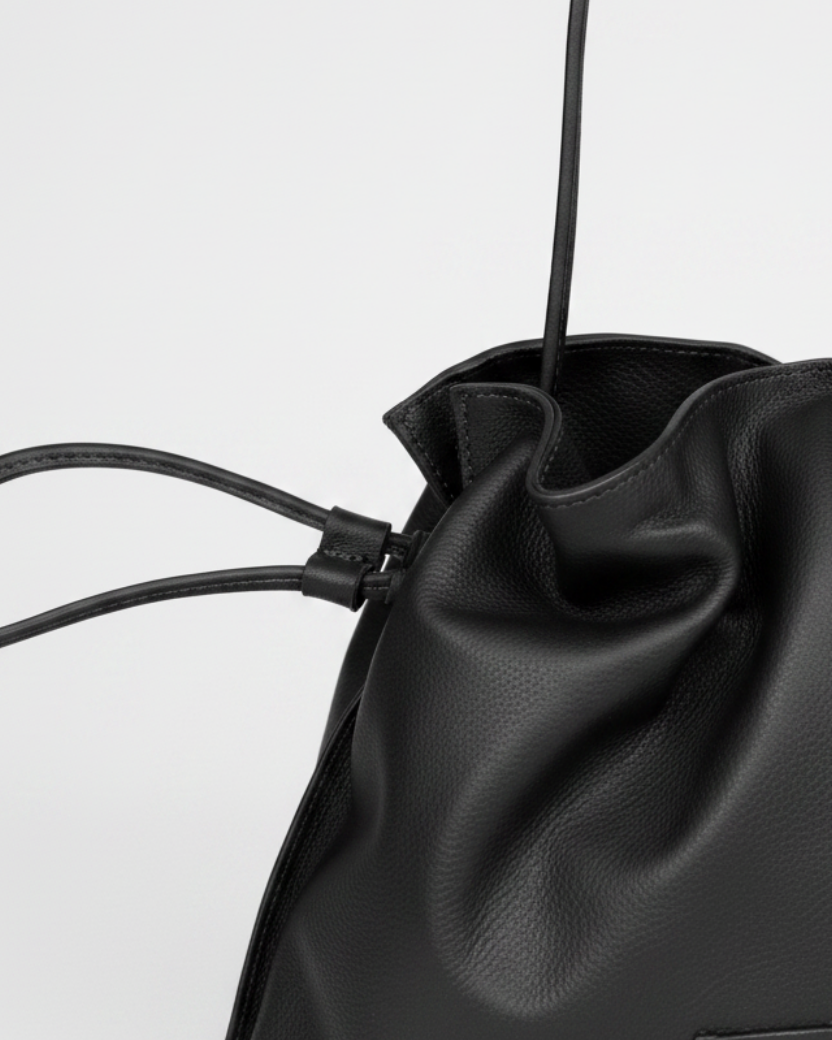 Antonia Slouchy Negro — Close up original fondo gris