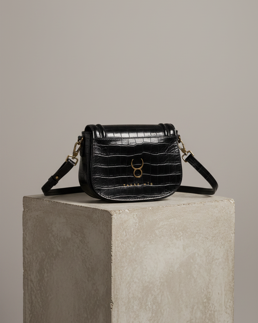 Bolsa negra croco logo pedestal cemento