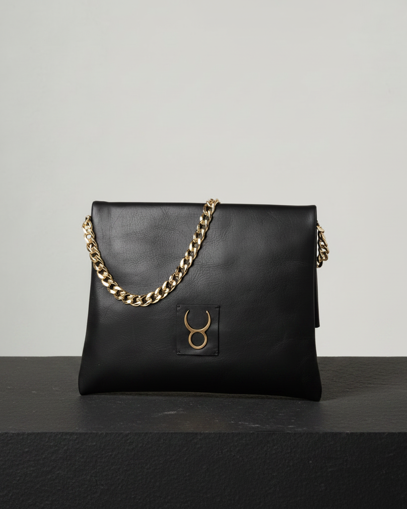 Coco Clutch Negra - Volumen sutil misma bolsa