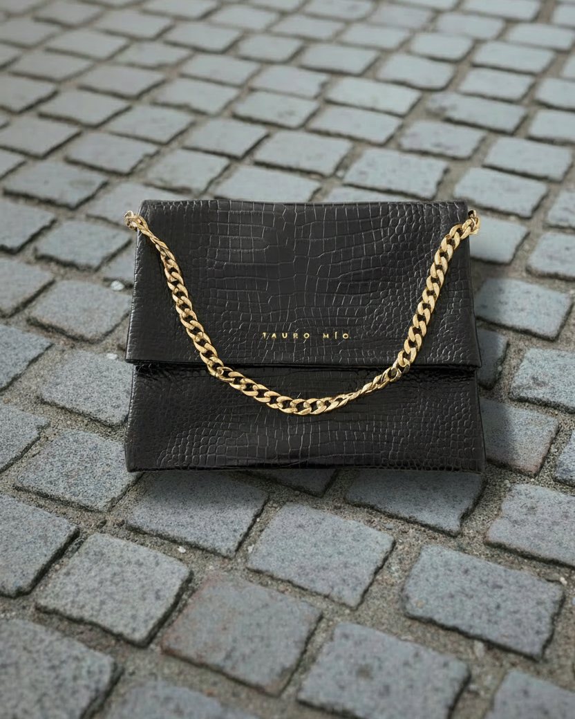 Coco Clutch Negro — Volumen ajustado
