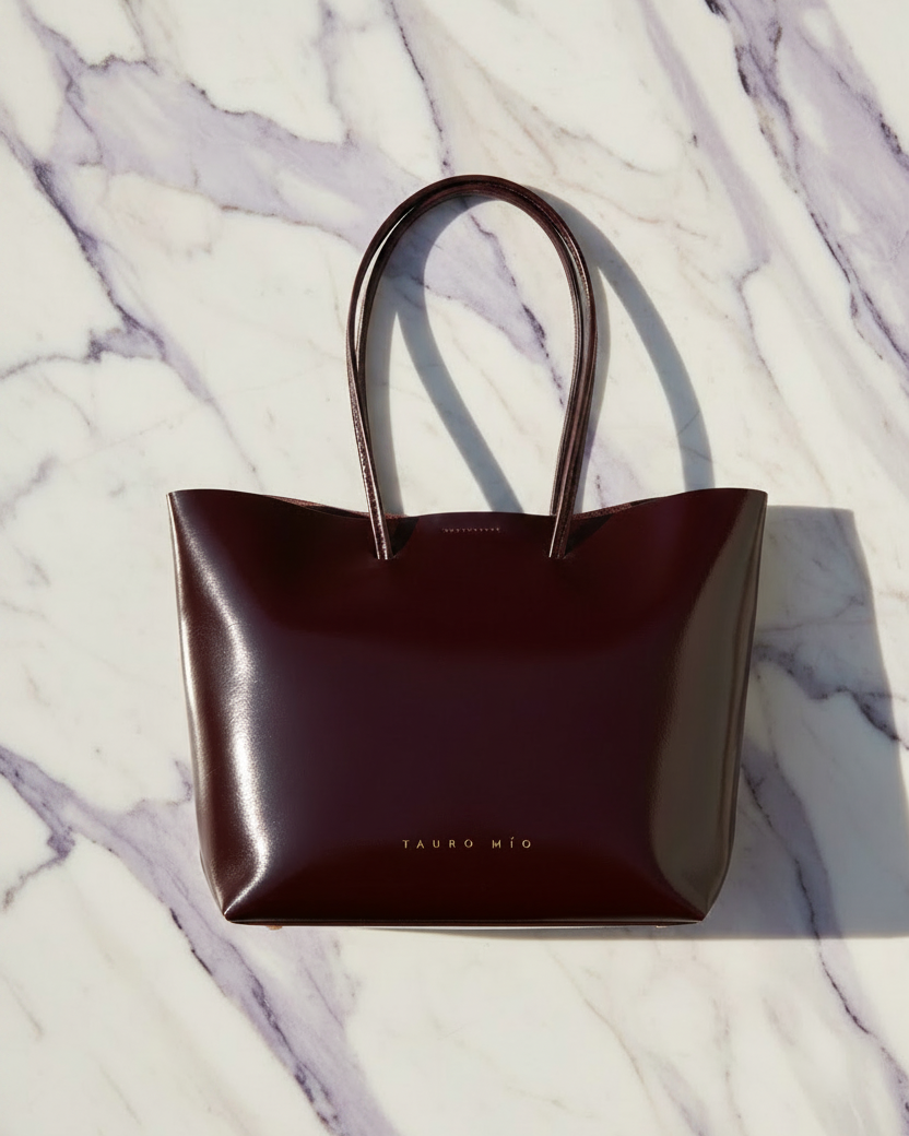 Half Tote Charol Vino - Flat Lay
