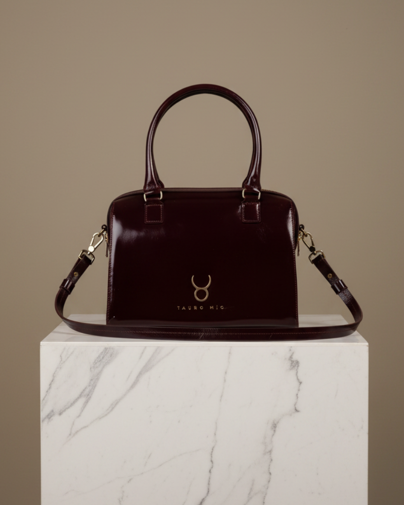Bowling Bag Charol Vino - Flat Lay Mármol